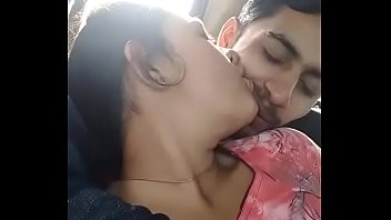 Молодой муж ебет рачком зрелую жену в анально-вагинальную писю и кончает ей в рот